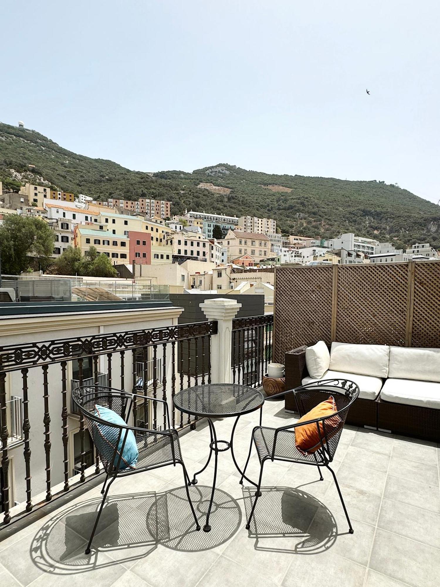 Master Penthouse Double Room Ensuite With Private Terrace - Grand Central House Гибралтар Экстерьер фото